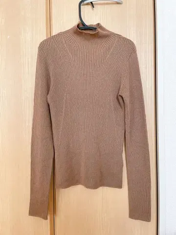 릴리 브라운 새상품급 브라운 터틀넥 스웨터 긴팔 일본제 니트