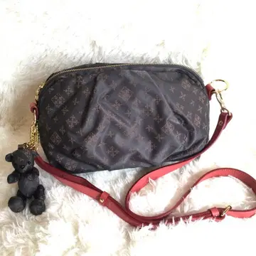 레어 russet 러셋 숄더백 곰 참 부착 모노그램