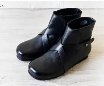 블랙 가죽 숏부츠 크로스 스트랩