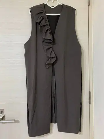 안도라부 프릴 달린 카키색 베스트