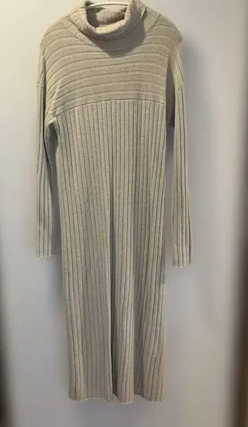 새상품급 스픽 앤 스팬 백 슬릿 니트 원피스 캐시미어 혼방 베이지