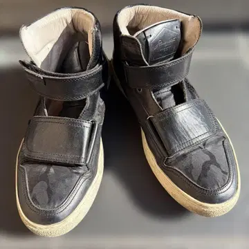 블랙 하이컷 스니커즈