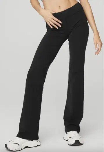 alo 로우라이즈 부츠컷 팬츠