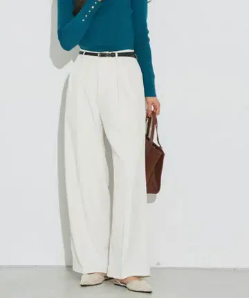 [ 새상품 ] Pierrot 센터 프레스 턱 와이드 팬츠 화이트 M