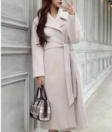 리본 벨트 부착 롱 체스터 코트 아이보리