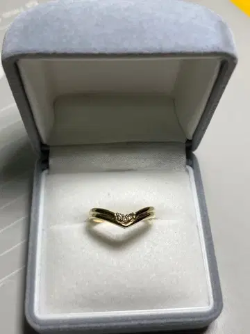 골드 V자형 반지 다이아몬드