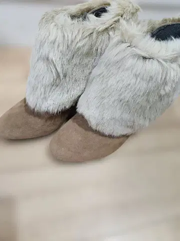 새상품 MiiA 퍼 부츠 귀여운