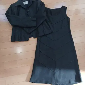 다크 그레이 자켓과 2피스 세트