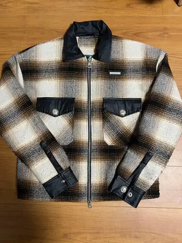 브라운 계열 체크 자켓