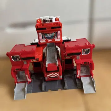 토미카 월드 변형 출동! 빅 파이어 & 커맨드 스테이션