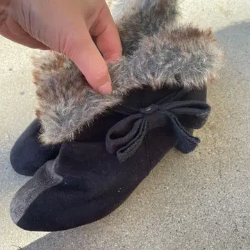 퍼 달린 블랙 어그 부츠 숏부츠