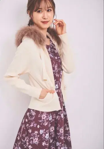 레스 빠세 LEISSE PASSE 화이트 퍼 후드 니트 38