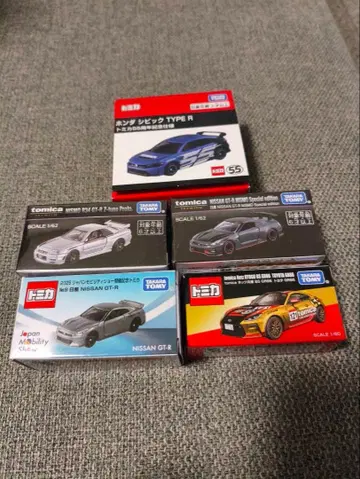 토미카 NISMO R32와 GT-R NISMO 특별판 미니카 세트.