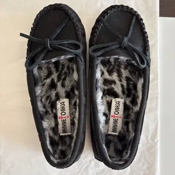 미네통카 모카신 블랙 레오파드 무늬 MINNETONKA