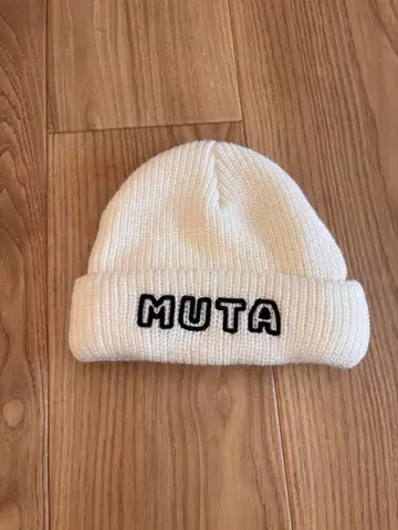 숏 니트 캡 화이트