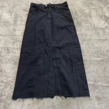 블랙 타이트 스커트 프린지 밑단