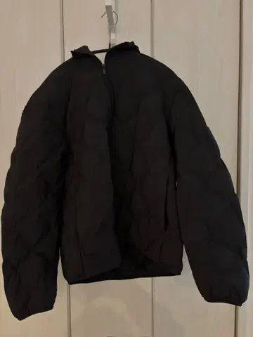 유니클로 파우더 소프트 다운 자켓 블랙 L 사이즈