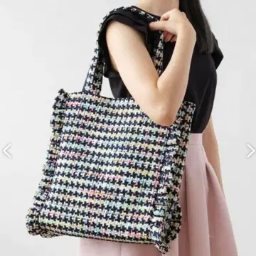 새상품급 TOCCA x 용아 트위드 토트백