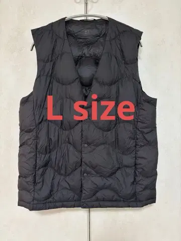 유니클로 울트라 라이트 다운 베스트 웨이브 퀼트 블랙 L 사이즈 블랙