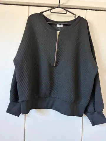 [ 택 포함 ] 하프 지퍼 퀼트 상의