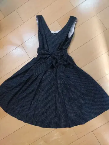 Riccinie New York 스트라이프 슬리브리스 원피스