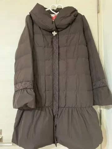 앤드러브 브라운 비쥬 장식 다운 자켓