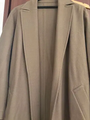 드레 스테리아 가운 코트 울 100%