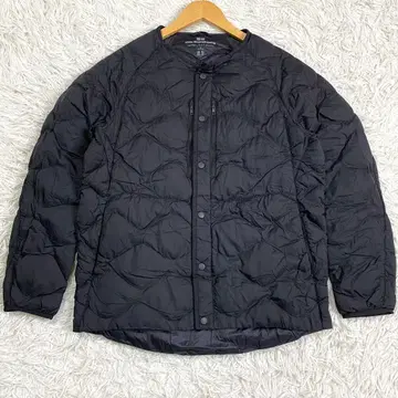 컨디션 최상 유니클로 x 화이트 마운티니어링 울트라 라이트 다운 블랙 M