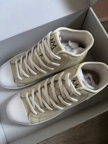 뉴즈 HI [바스키아] ReStock 23.5cm