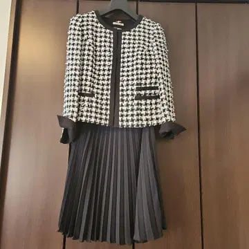 로즈 티아라 트위드 자켓 42 이네드 플리츠 스커트