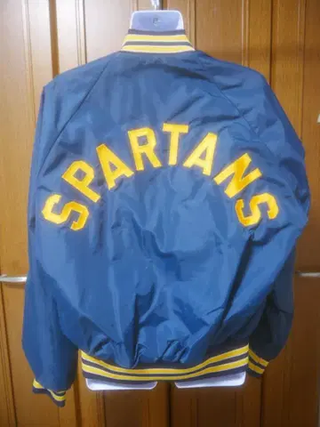 스타디움 점퍼 네이비 컬러