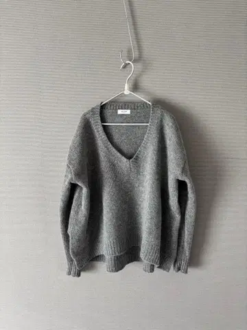 EDITION 그레이 V넥 니트 스웨터