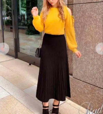 [택 포함 새상품] Rady 오픈 숄더 니트 원피스