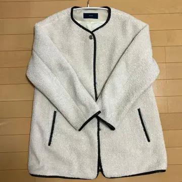 ships 화이트 파이핑 보아 코트