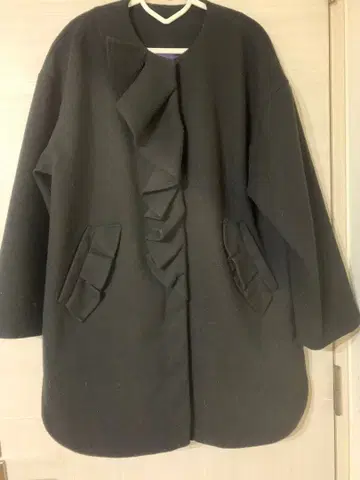 안도라부 프릴 옷깃 코트