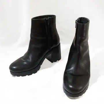 새상품급 CAMPER 블랙 가죽 지퍼 달린 숏부츠 24.0cm