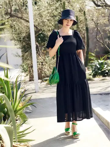 [새상품급] CELFORD 스퀘어 넥 플레어 원피스 블랙 최근 모델