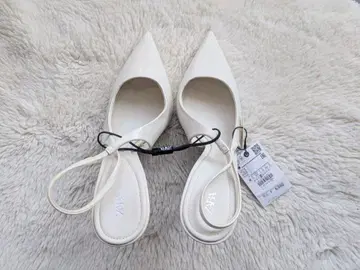 ZARA 화이트 스틸레토 하이힐