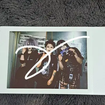 선혈 A자 양 DAMNED 콜라보 폴라로이드