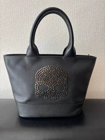 스컬 스터드 장식 블랙 토트백