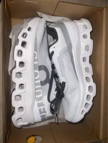 On Cloudmonster 러닝화 스니커즈 화이트/그레이