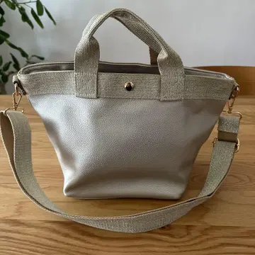 합성 피혁 숄더백