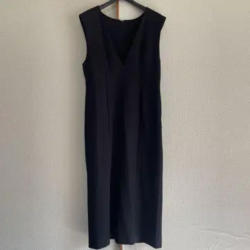 미사용 새상품 Apart by 블랙 V넥 슬리브리스 원피스 F