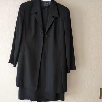 블랙 포멀 수트 자켓과 원피스 세트