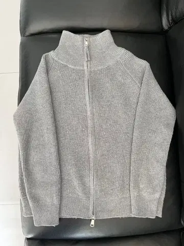 그레이 집업 니트 스웨터