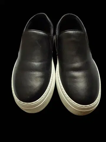 펠리코 서니 블랙 가죽 통굽 슬립온