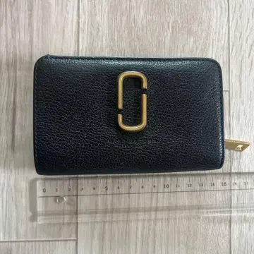 마크제이콥스 블랙 가죽 접이식 지갑