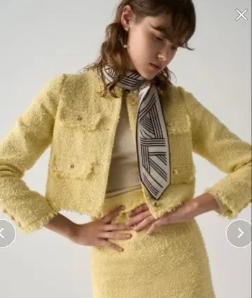 SNIDEL 옅은 옐로우 컬러 노카라 자켓