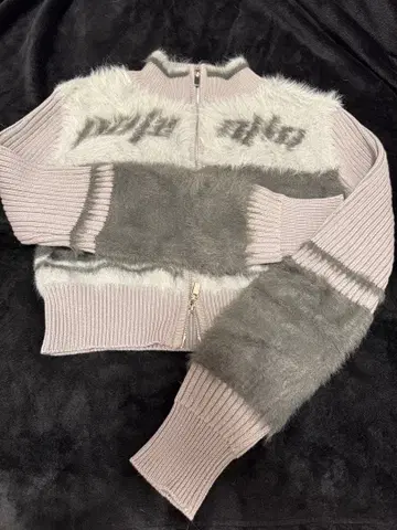 [ EMODA ] 샤기 지퍼 니트