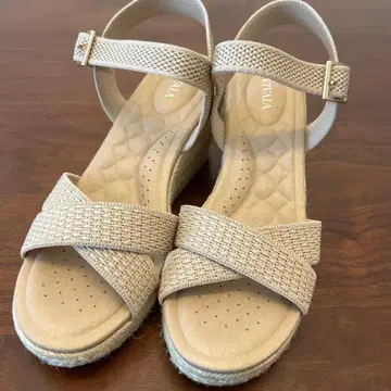 VIVAI 베이지 웨지 샌들 37